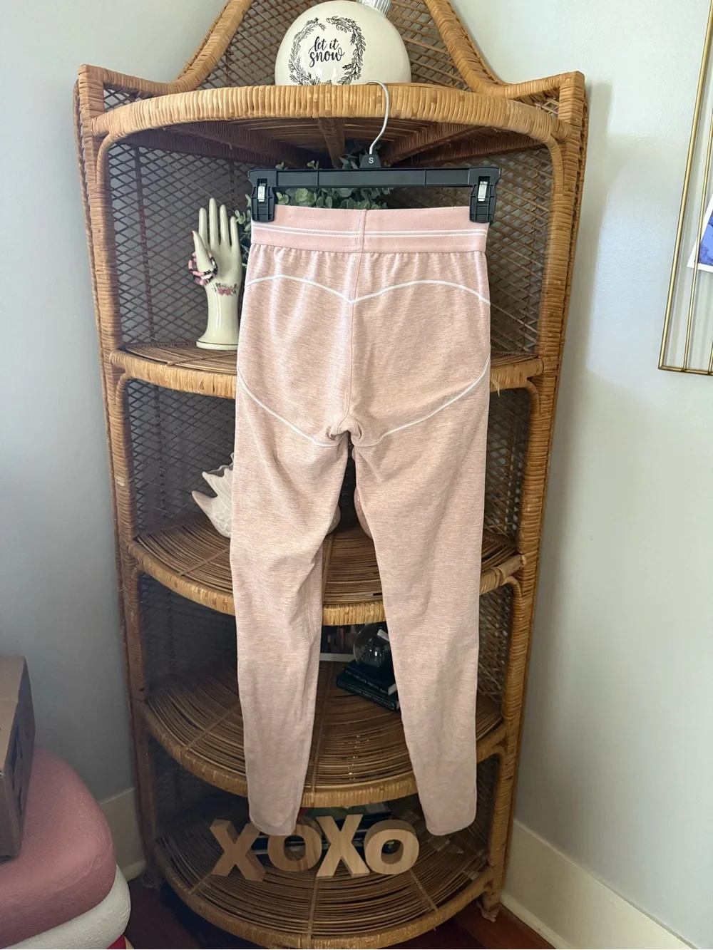 NWOT ALO Yoga Pink Quartz Heart Throb Leggings